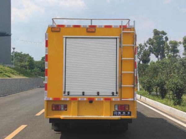 依維柯燃?xì)鈸岆U(xiǎn)救援車