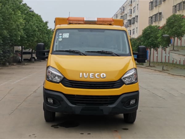 依維柯燃?xì)鈸岆U(xiǎn)救援車